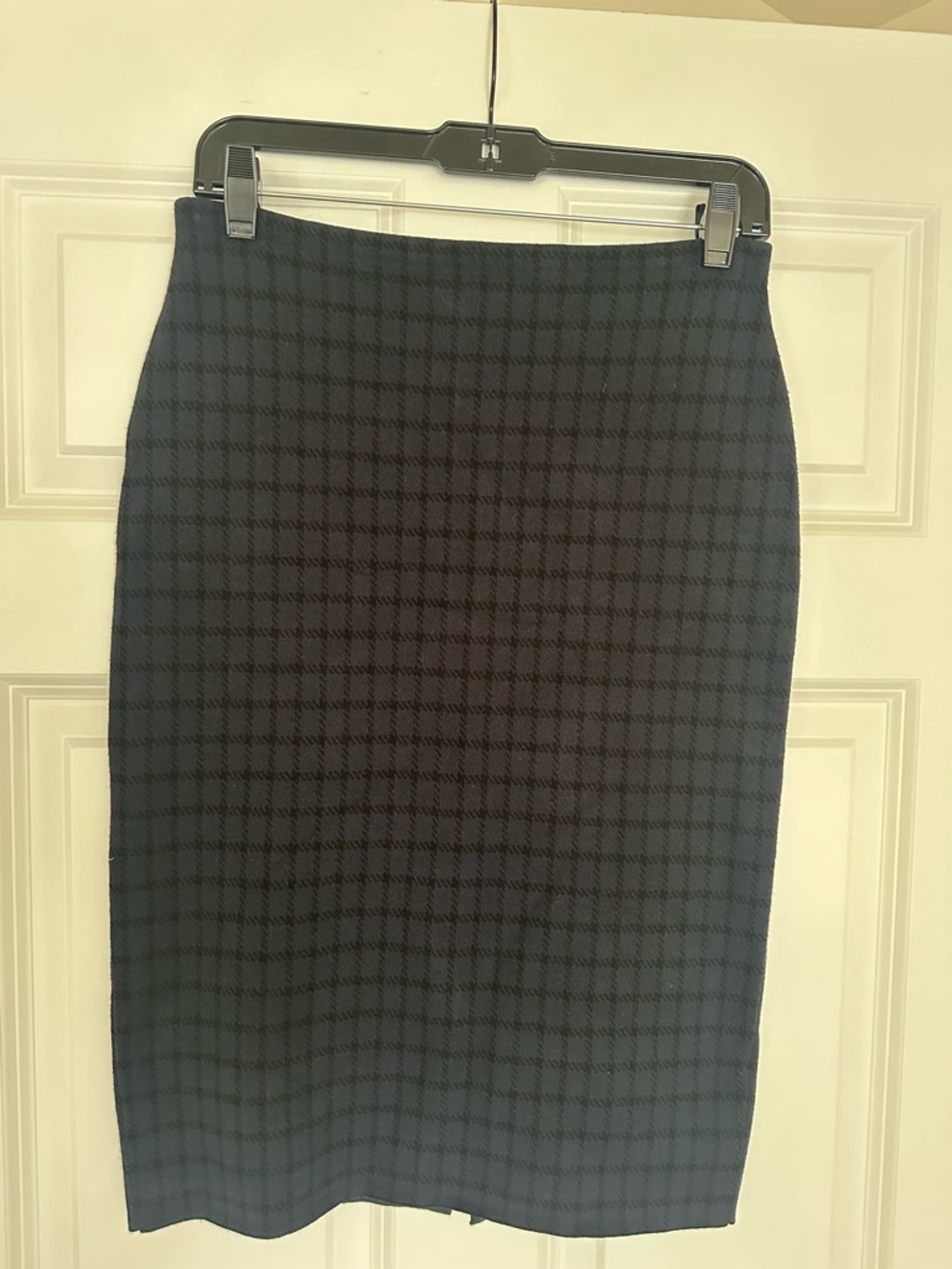 Theory Classic Navy pull on Plaid Pencil Skirt w stretch - Women’s medium